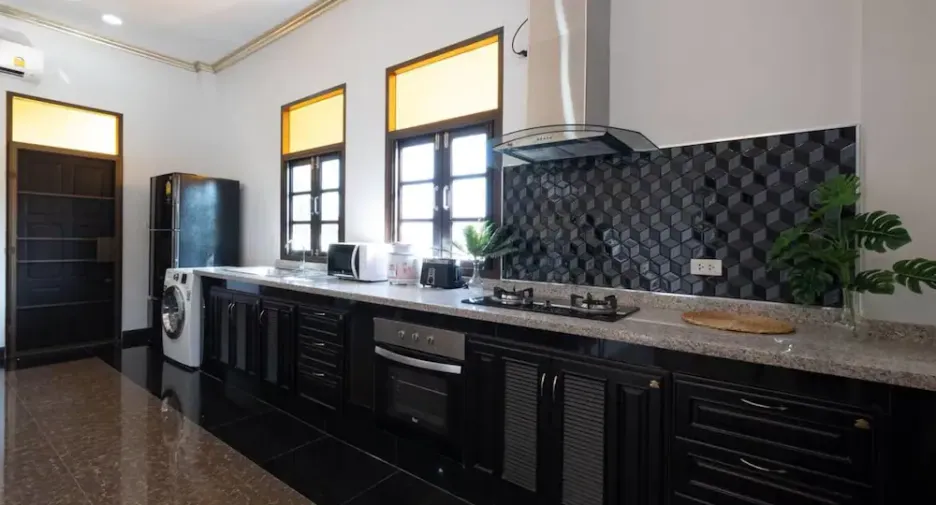 For rent 4 bedrooms house in Mueang Chiang Mai, Chiang Mai