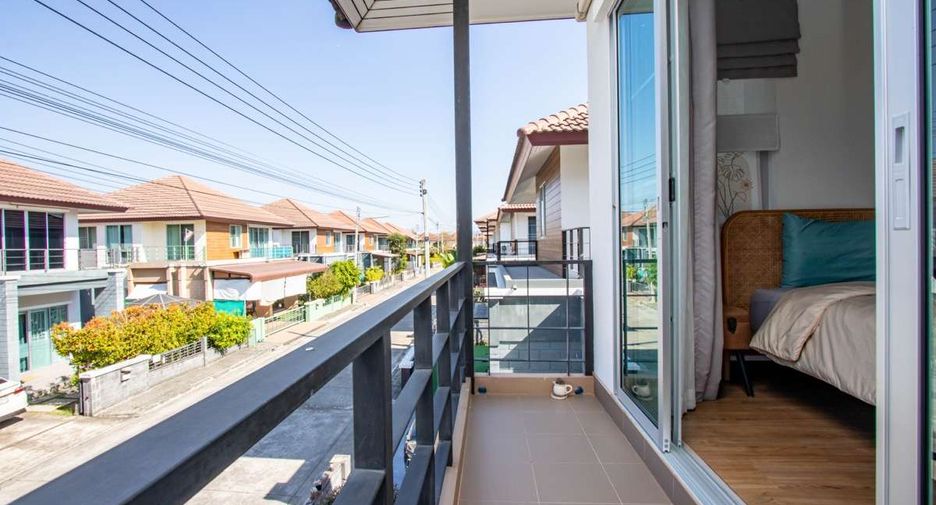 For rent 3 bedrooms house in San Kamphaeng, Chiang Mai