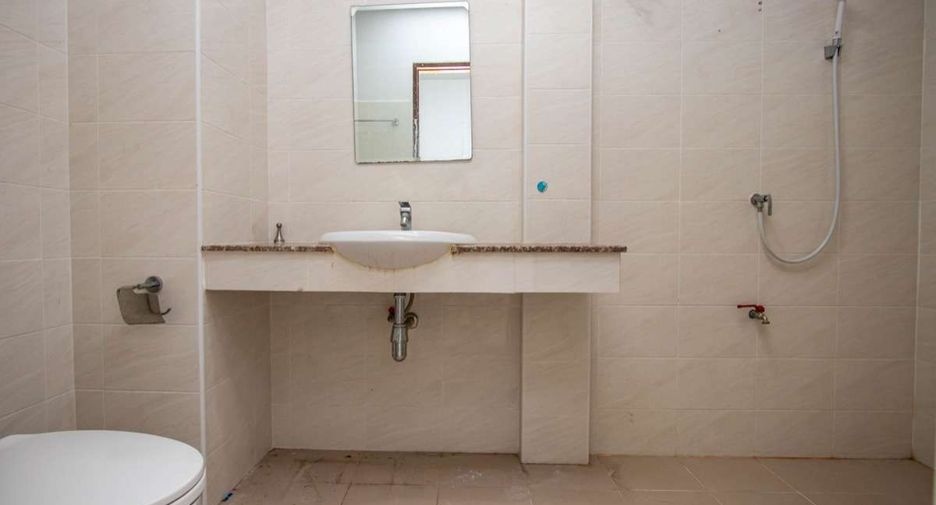 For rent 3 bedrooms retail Space in Mueang Chiang Mai, Chiang Mai