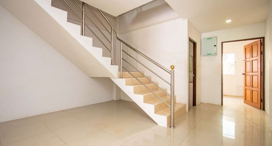 For rent 3 bedrooms retail Space in Mueang Chiang Mai, Chiang Mai