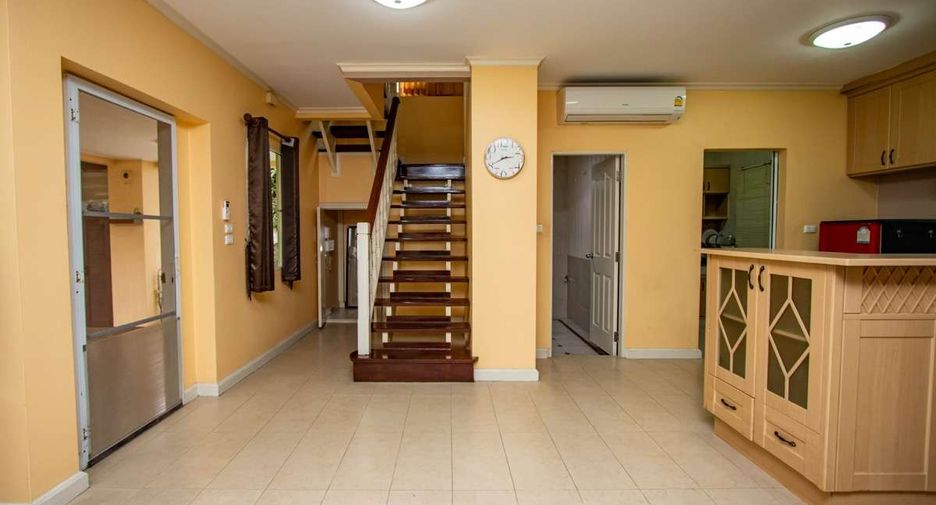 For rent 4 bedrooms house in Mueang Chiang Mai, Chiang Mai