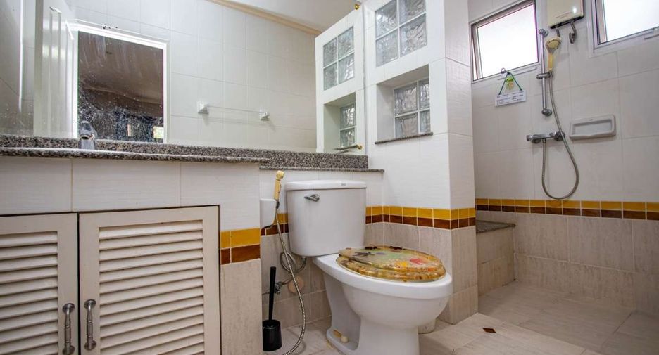 For rent 4 bedrooms house in Mueang Chiang Mai, Chiang Mai