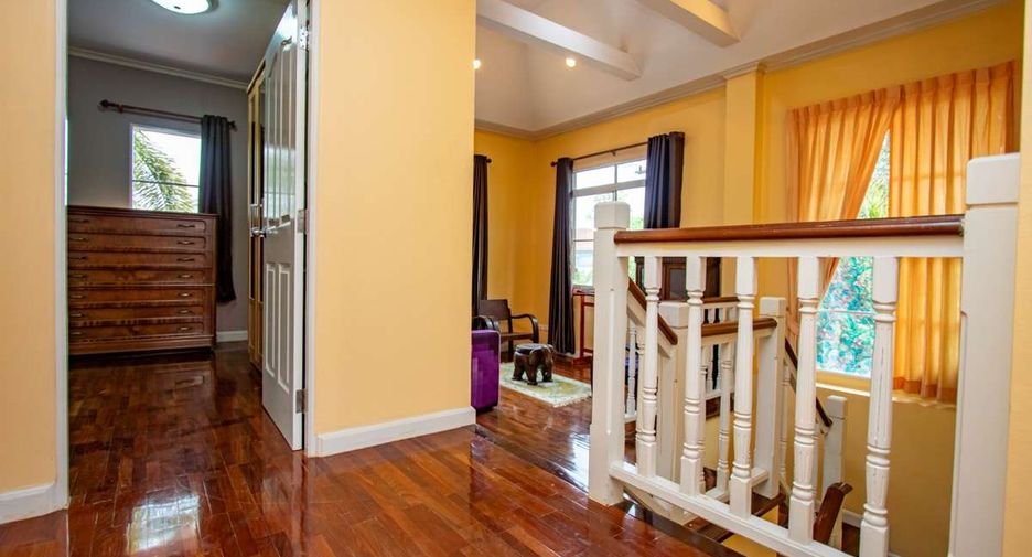For rent 4 bedrooms house in Mueang Chiang Mai, Chiang Mai