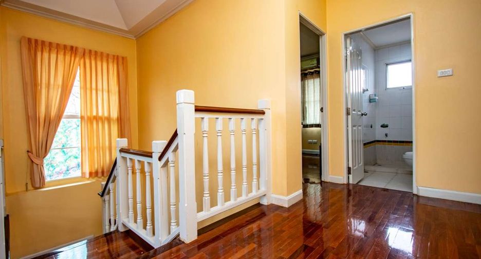 For rent 4 bedrooms house in Mueang Chiang Mai, Chiang Mai