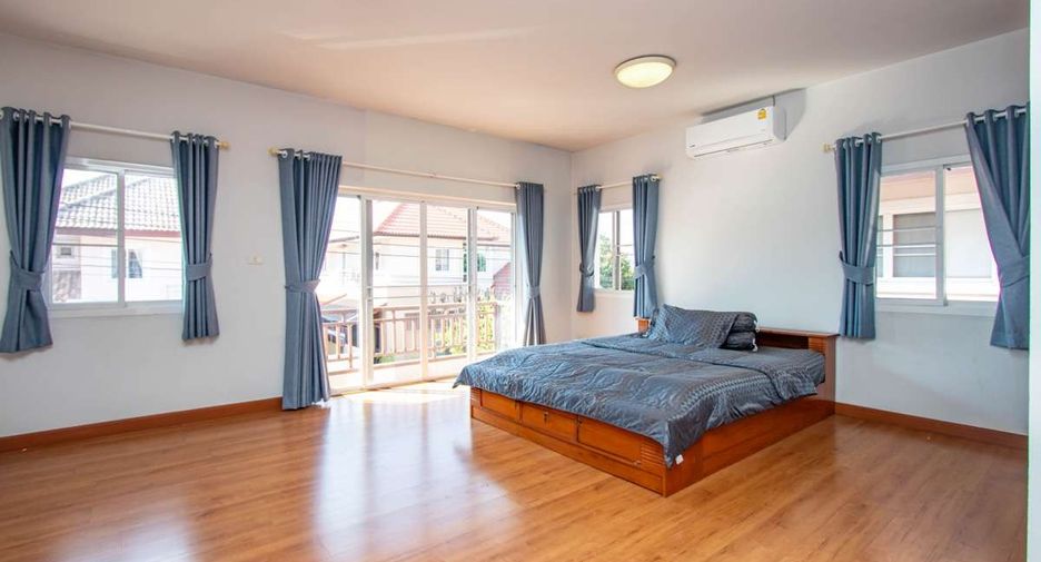 For rent 4 bedrooms house in Mueang Chiang Mai, Chiang Mai