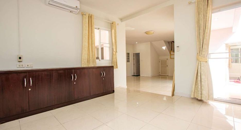 For rent 4 bedrooms house in Mueang Chiang Mai, Chiang Mai