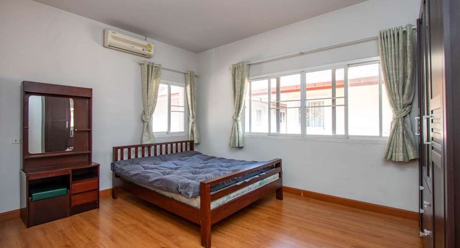 For rent 4 bedrooms house in Mueang Chiang Mai, Chiang Mai