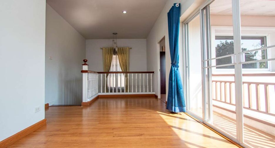 For rent 4 bedrooms house in Mueang Chiang Mai, Chiang Mai
