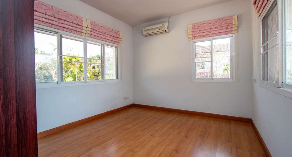For rent 4 bedrooms house in Mueang Chiang Mai, Chiang Mai
