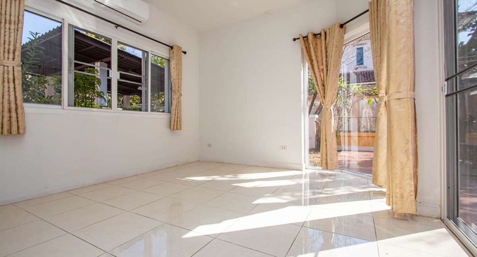 For rent 4 bedrooms house in Mueang Chiang Mai, Chiang Mai