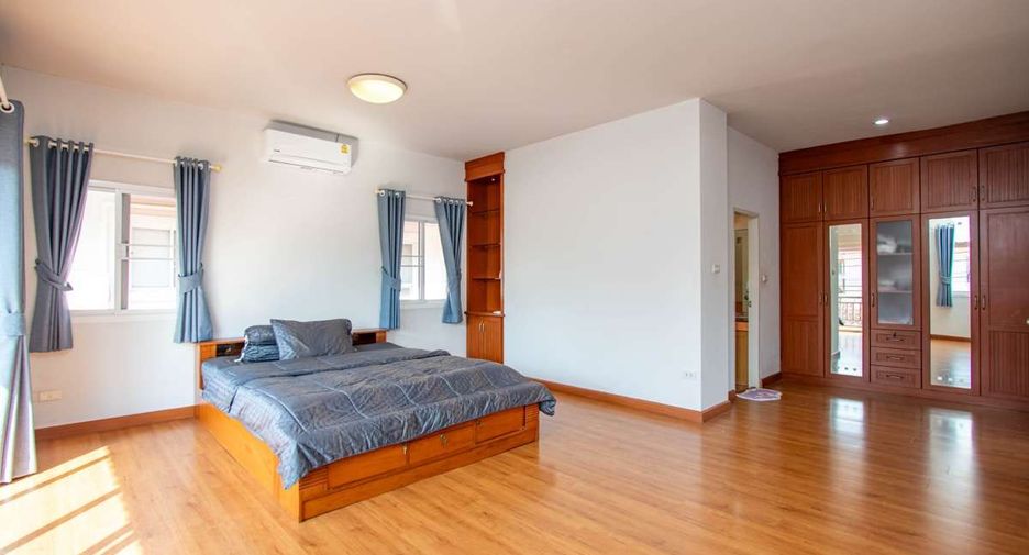 For rent 4 bedrooms house in Mueang Chiang Mai, Chiang Mai