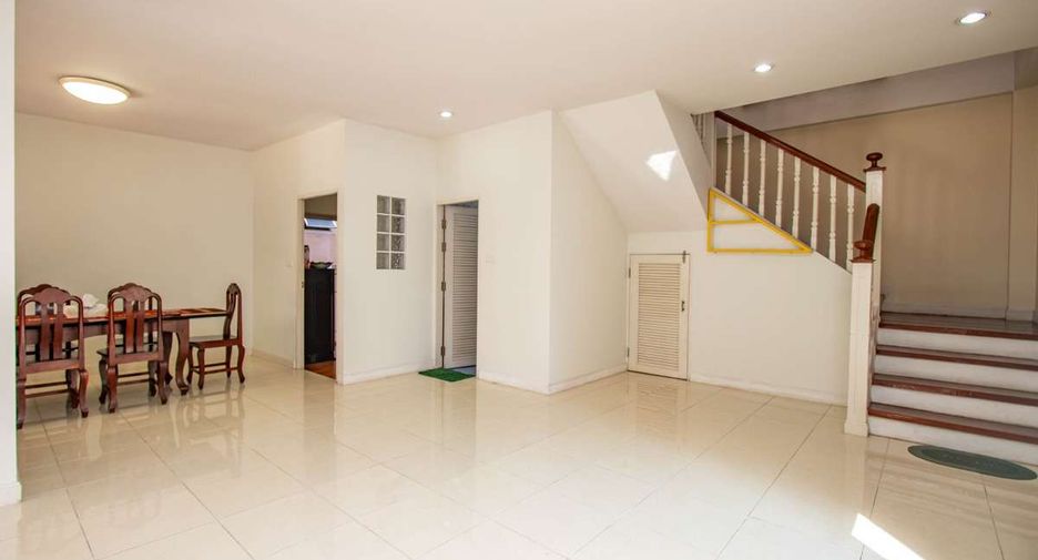 For rent 4 bedrooms house in Mueang Chiang Mai, Chiang Mai