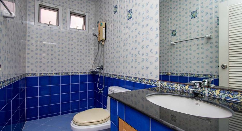 For rent 4 bedrooms house in Mueang Chiang Mai, Chiang Mai