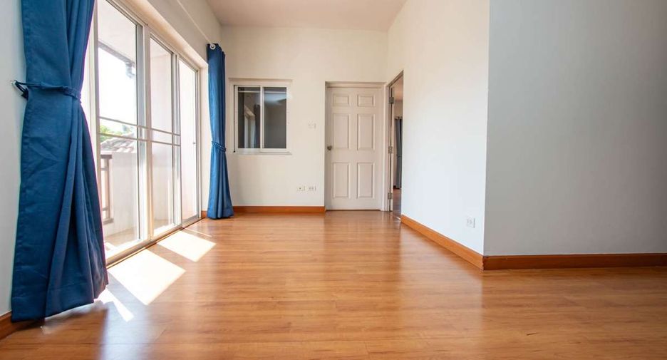 For rent 4 bedrooms house in Mueang Chiang Mai, Chiang Mai