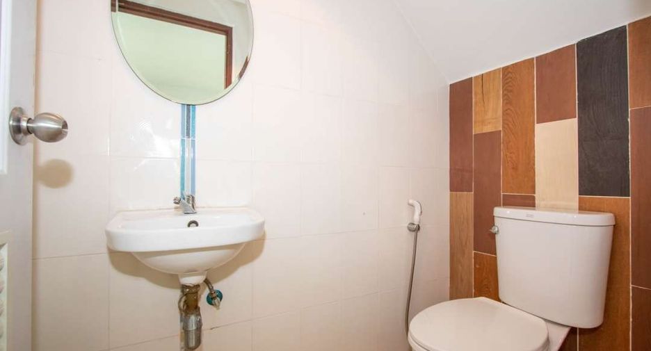 For rent 5 bedrooms house in Mueang Chiang Mai, Chiang Mai