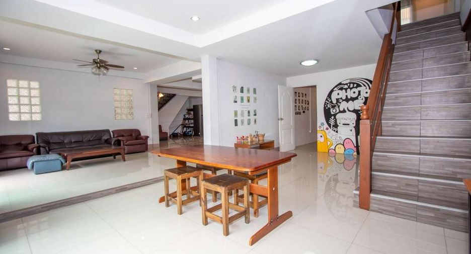 For rent 5 bedrooms house in Mueang Chiang Mai, Chiang Mai