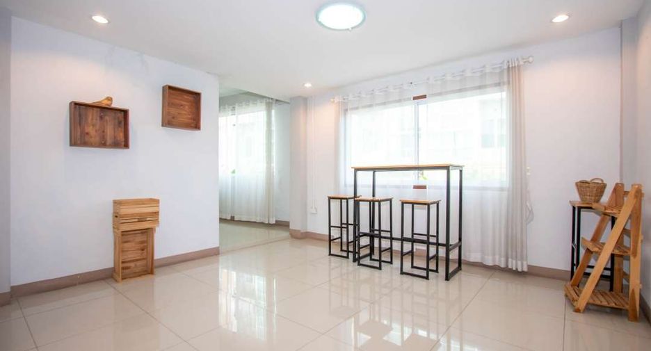 For rent 5 bedrooms house in Mueang Chiang Mai, Chiang Mai