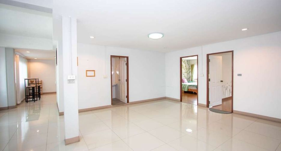 For rent 5 bedrooms house in Mueang Chiang Mai, Chiang Mai