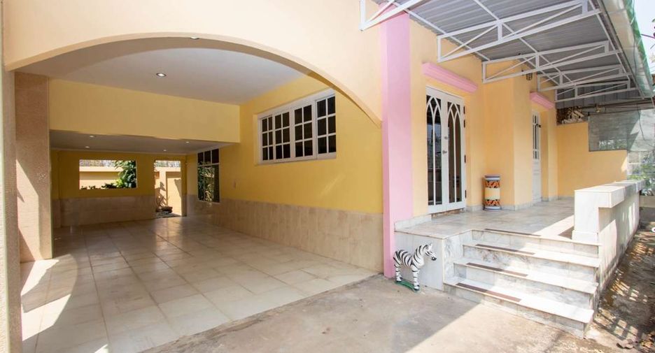 For rent 3 bedrooms house in Mueang Chiang Mai, Chiang Mai