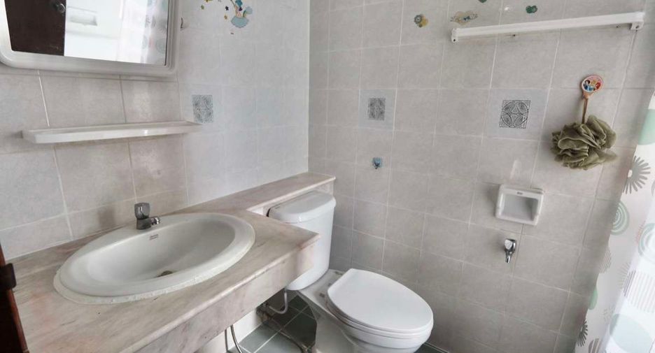 For rent 4 bedrooms house in Mueang Chiang Mai, Chiang Mai