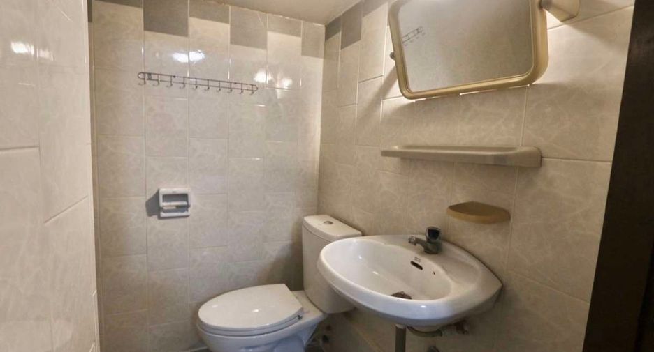 For rent 4 bedrooms house in Mueang Chiang Mai, Chiang Mai