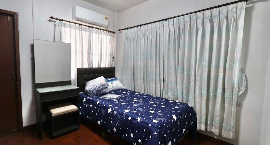 For rent 4 bedrooms house in Mueang Chiang Mai, Chiang Mai