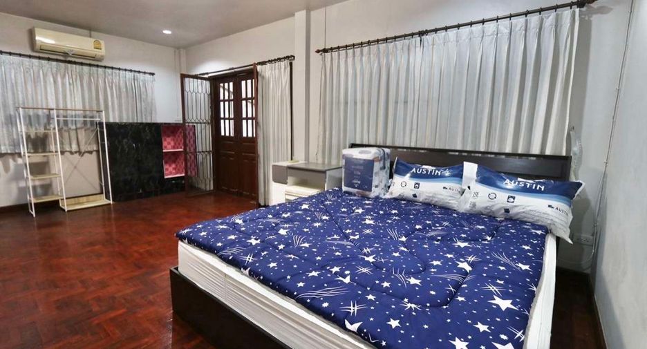 For rent 4 bedrooms house in Mueang Chiang Mai, Chiang Mai