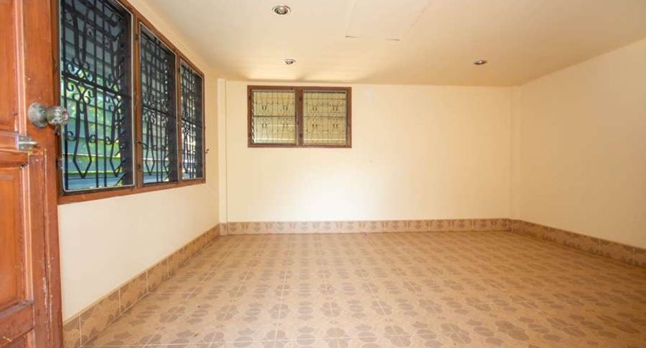 For rent 4 bedrooms house in San Sai, Chiang Mai