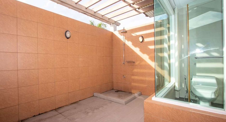 For rent 5 bedrooms house in Mueang Chiang Mai, Chiang Mai