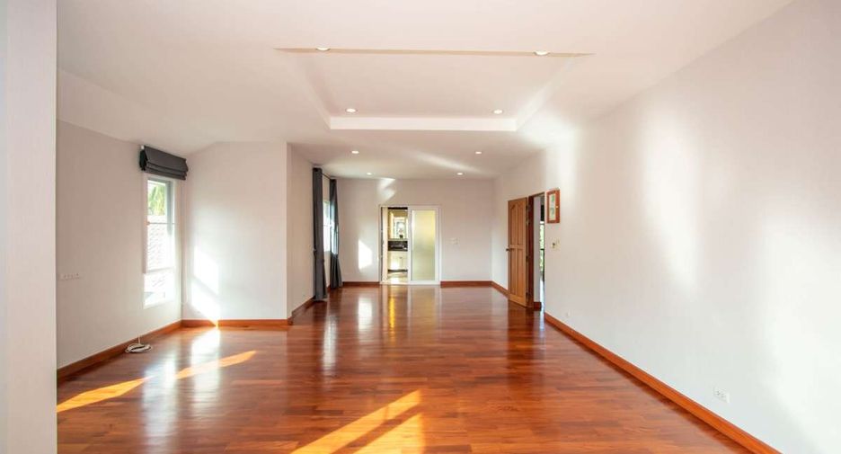 For rent 5 bedrooms house in Mueang Chiang Mai, Chiang Mai