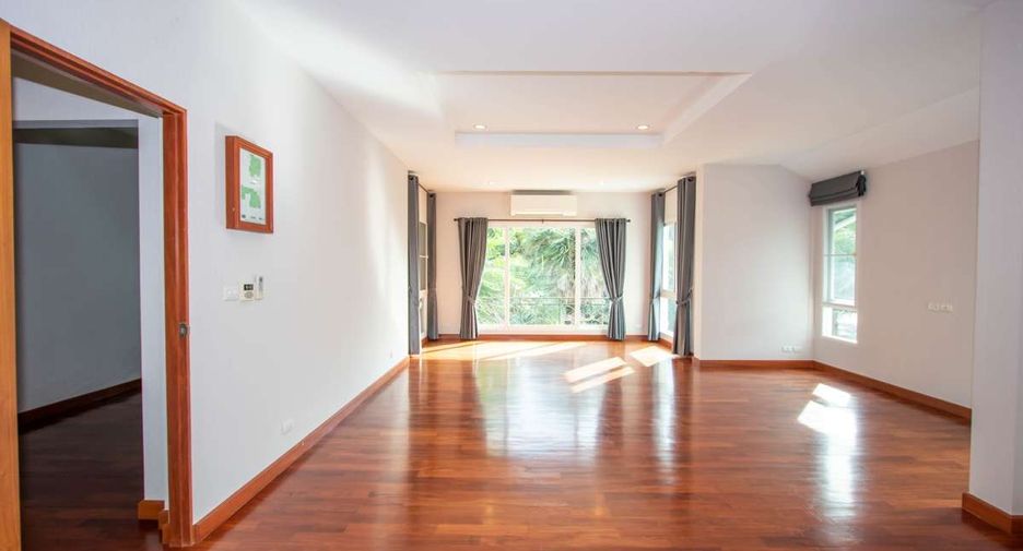 For rent 5 bedrooms house in Mueang Chiang Mai, Chiang Mai
