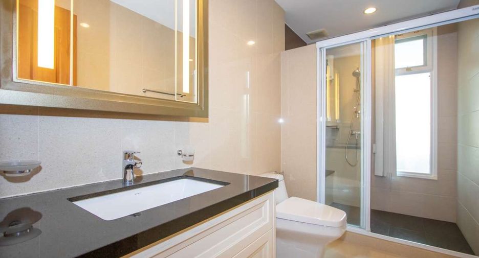 For rent 5 bedrooms house in Mueang Chiang Mai, Chiang Mai
