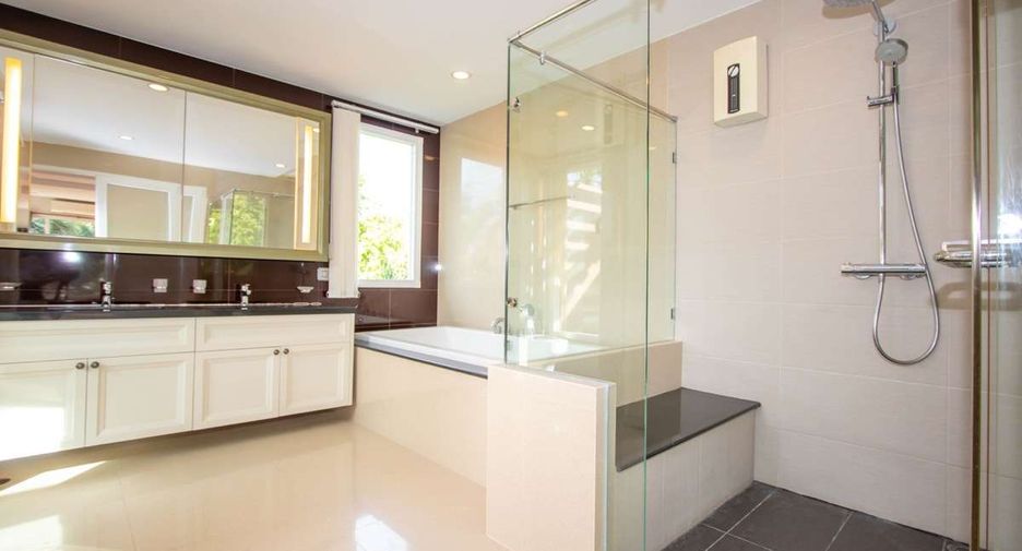 For rent 5 bedrooms house in Mueang Chiang Mai, Chiang Mai