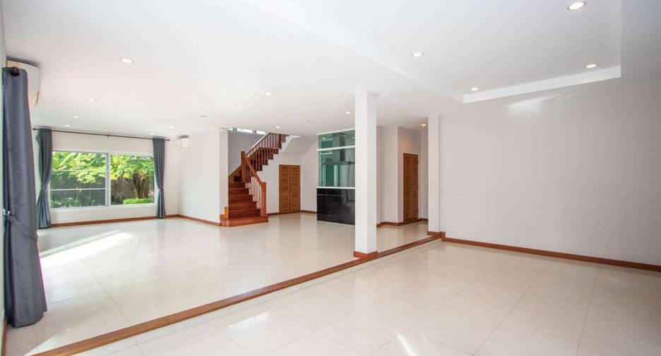 For rent 5 bedrooms house in Mueang Chiang Mai, Chiang Mai