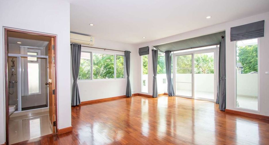 For rent 5 bedrooms house in Mueang Chiang Mai, Chiang Mai
