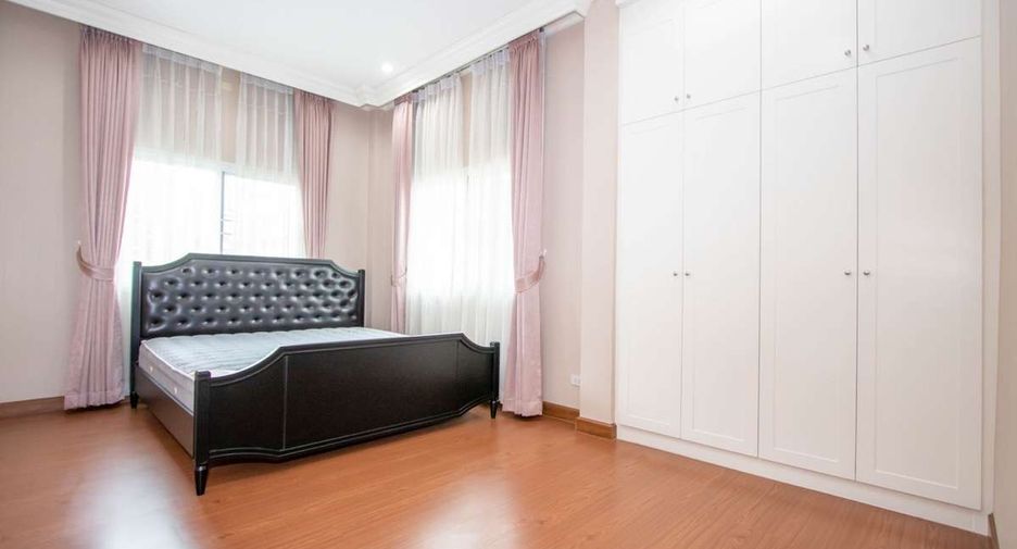 For rent 3 bedrooms house in San Kamphaeng, Chiang Mai