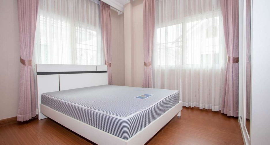 For rent 3 bedrooms house in San Kamphaeng, Chiang Mai