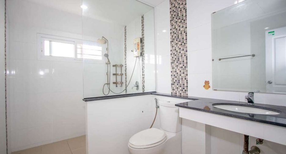 For rent 3 bedrooms house in San Kamphaeng, Chiang Mai