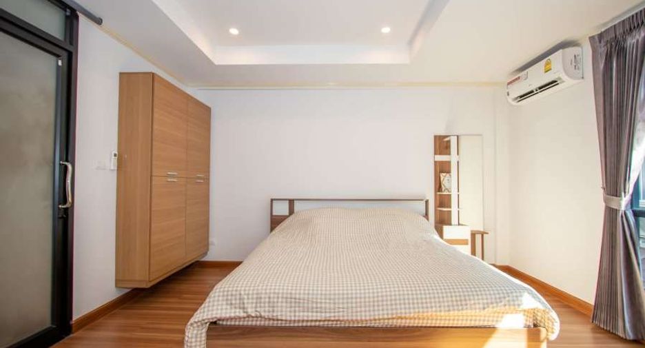 For rent 4 bedrooms house in Mueang Chiang Mai, Chiang Mai