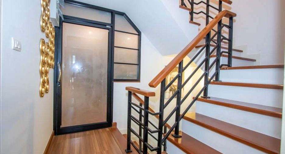 For rent 4 bedrooms house in Mueang Chiang Mai, Chiang Mai