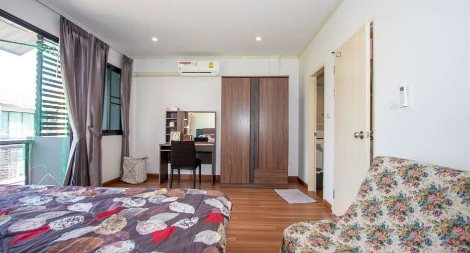 For rent 4 bedrooms house in Mueang Chiang Mai, Chiang Mai