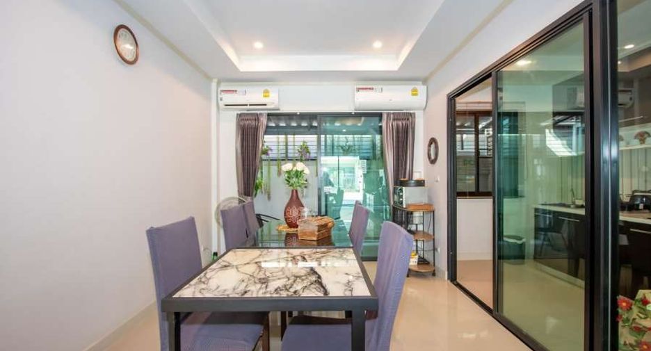 For rent 4 bedrooms house in Mueang Chiang Mai, Chiang Mai