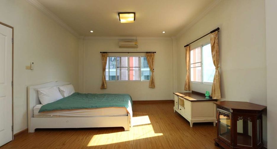 For rent 6 bedrooms house in Mueang Chiang Mai, Chiang Mai