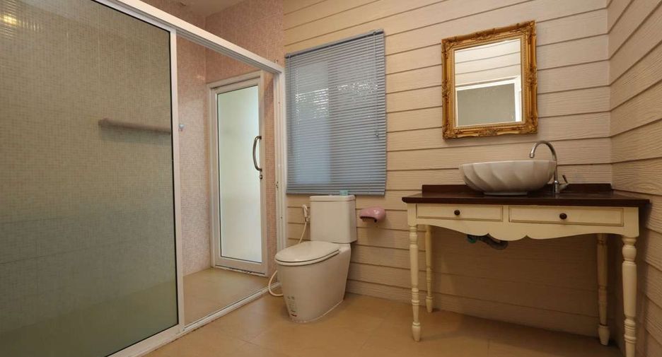 For rent 6 bedrooms house in Mueang Chiang Mai, Chiang Mai