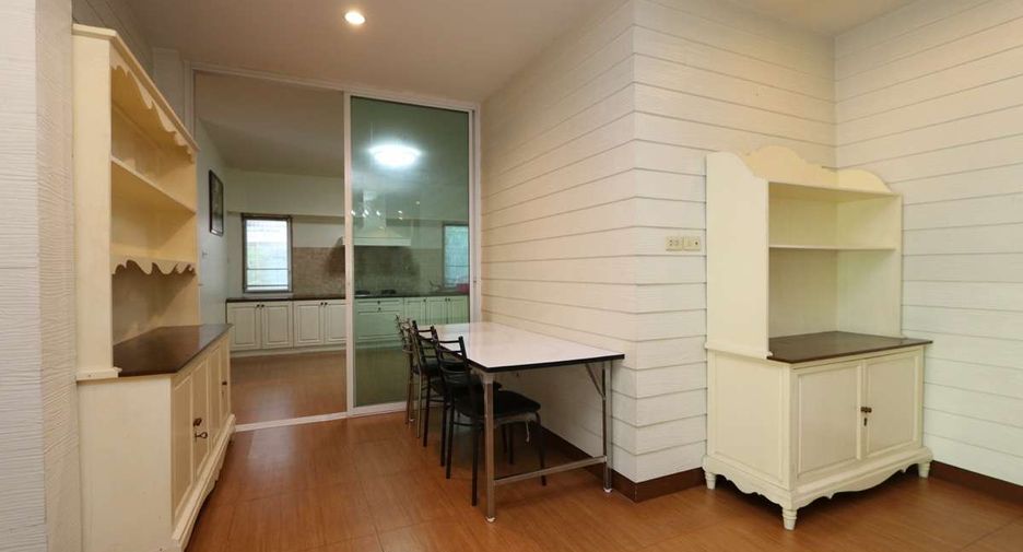 For rent 6 bedrooms house in Mueang Chiang Mai, Chiang Mai