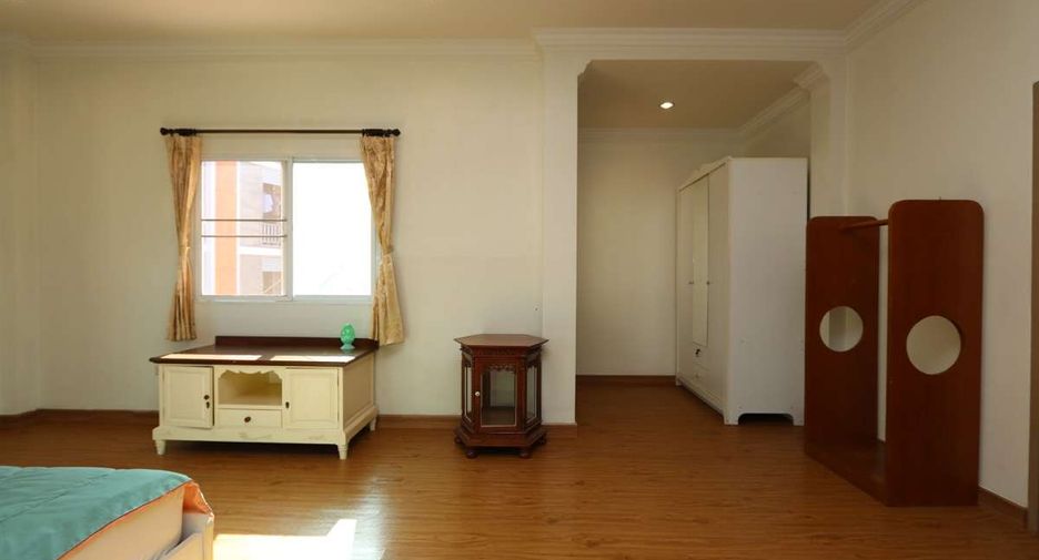 For rent 6 bedrooms house in Mueang Chiang Mai, Chiang Mai