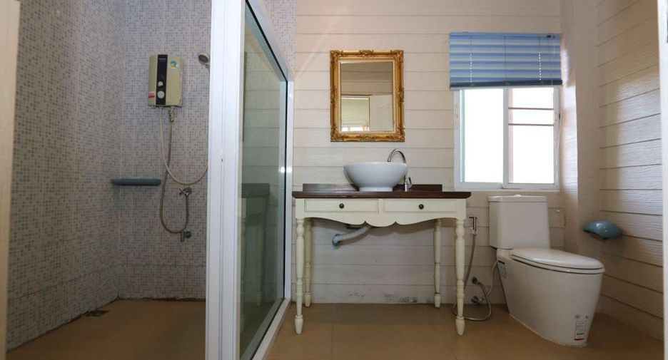 For rent 6 bedrooms house in Mueang Chiang Mai, Chiang Mai