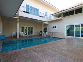 For rent 6 bedrooms house in Mueang Chiang Mai, Chiang Mai
