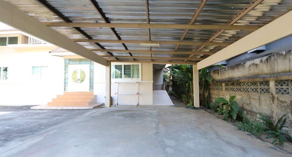 For rent 6 bedrooms house in Mueang Chiang Mai, Chiang Mai