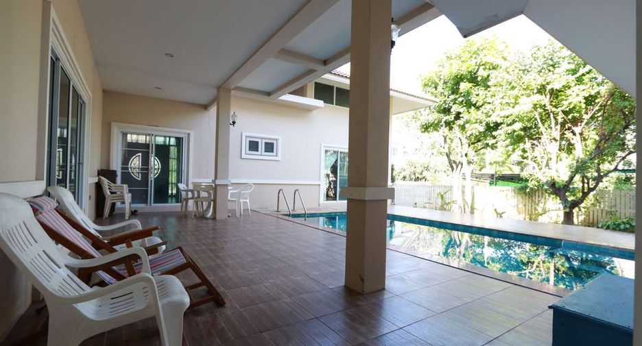 For rent 6 bedrooms house in Mueang Chiang Mai, Chiang Mai